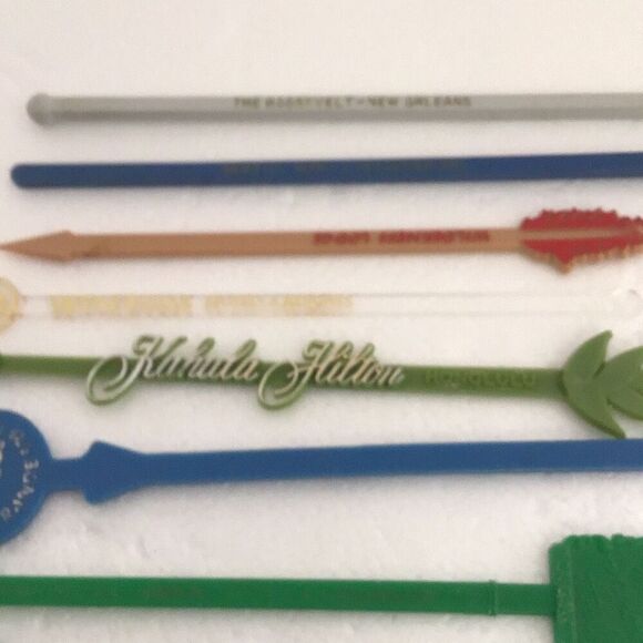 70 vintage swizzle/stirring sticks, including Greenbrier, top of the mark Disney - Picture 11 of 13